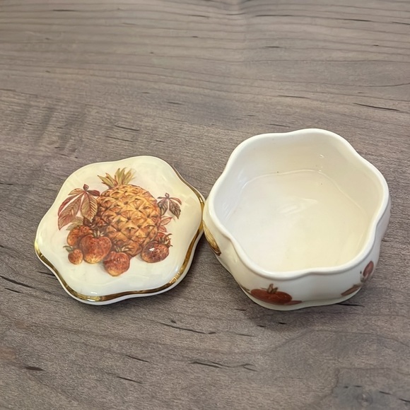 Palissy Trinket Box with Lid Vintage Ceramic in EUC - Picture 2 of 5